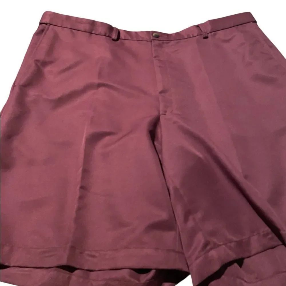 Haggar size 42 Men's Burgundy Shorts excellent condition see pics